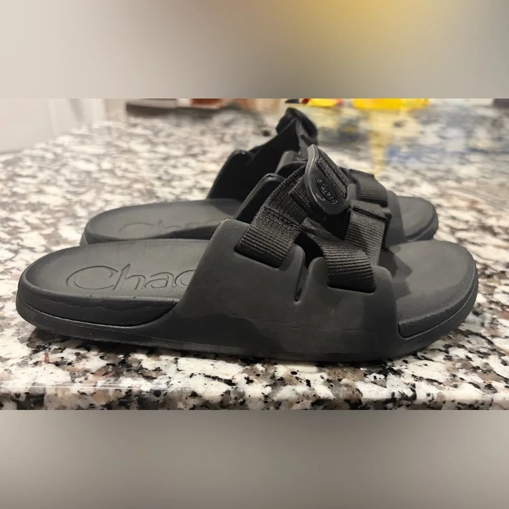 Chaco kids black slides